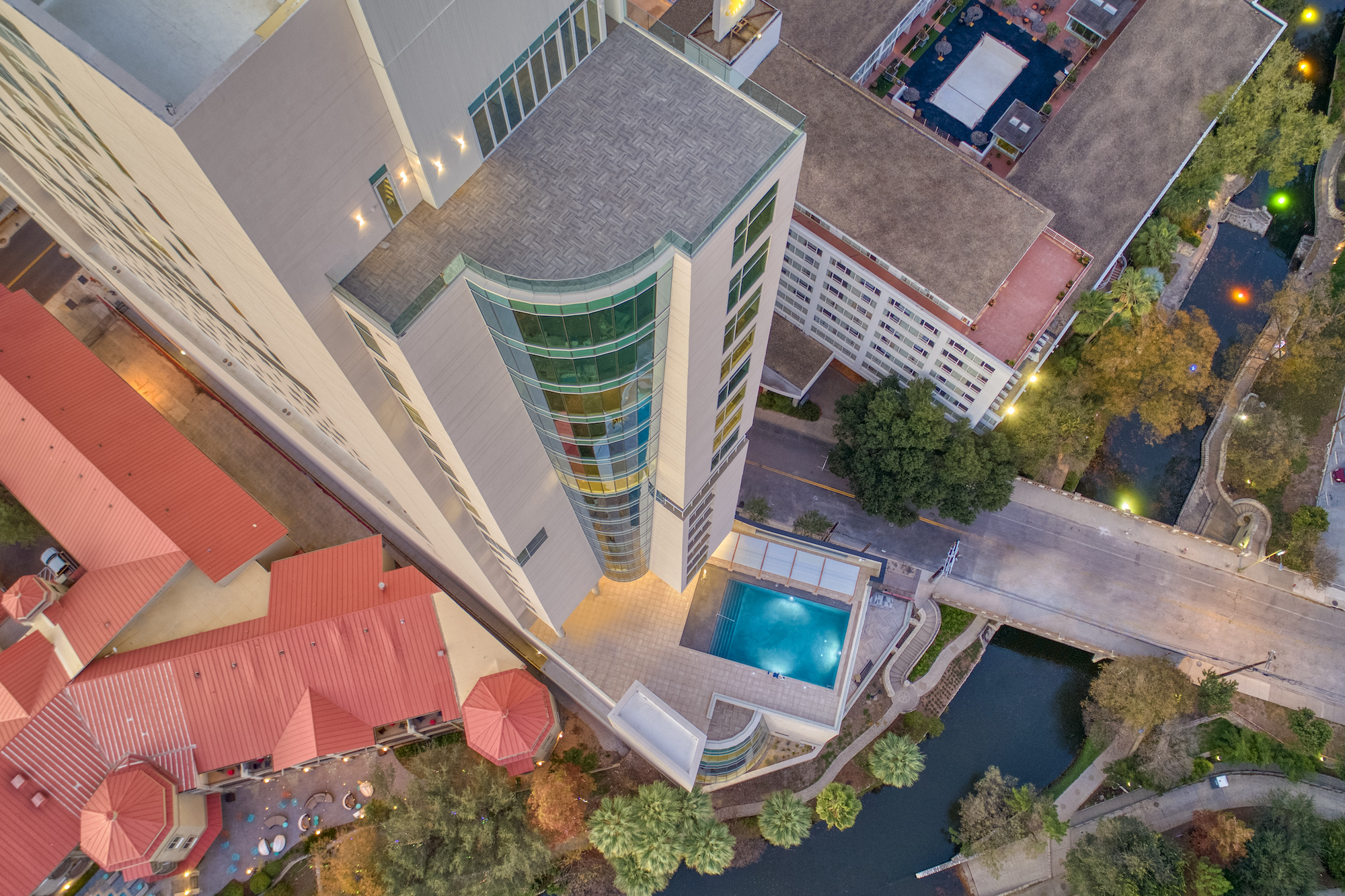 5 Reasons To Book The Stylish New Thompson San Antonio Hotel